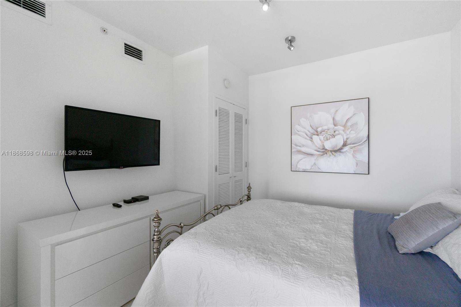 THE DECOPLAGE CONDO - Residential