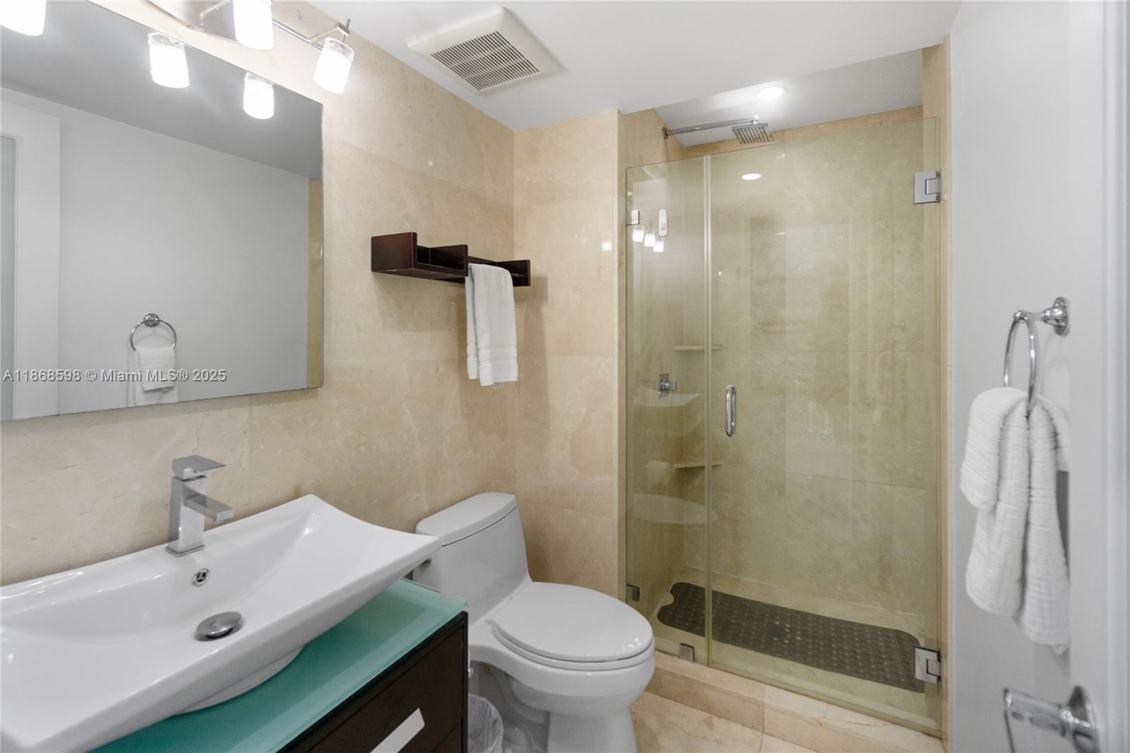 THE DECOPLAGE CONDO - Residential