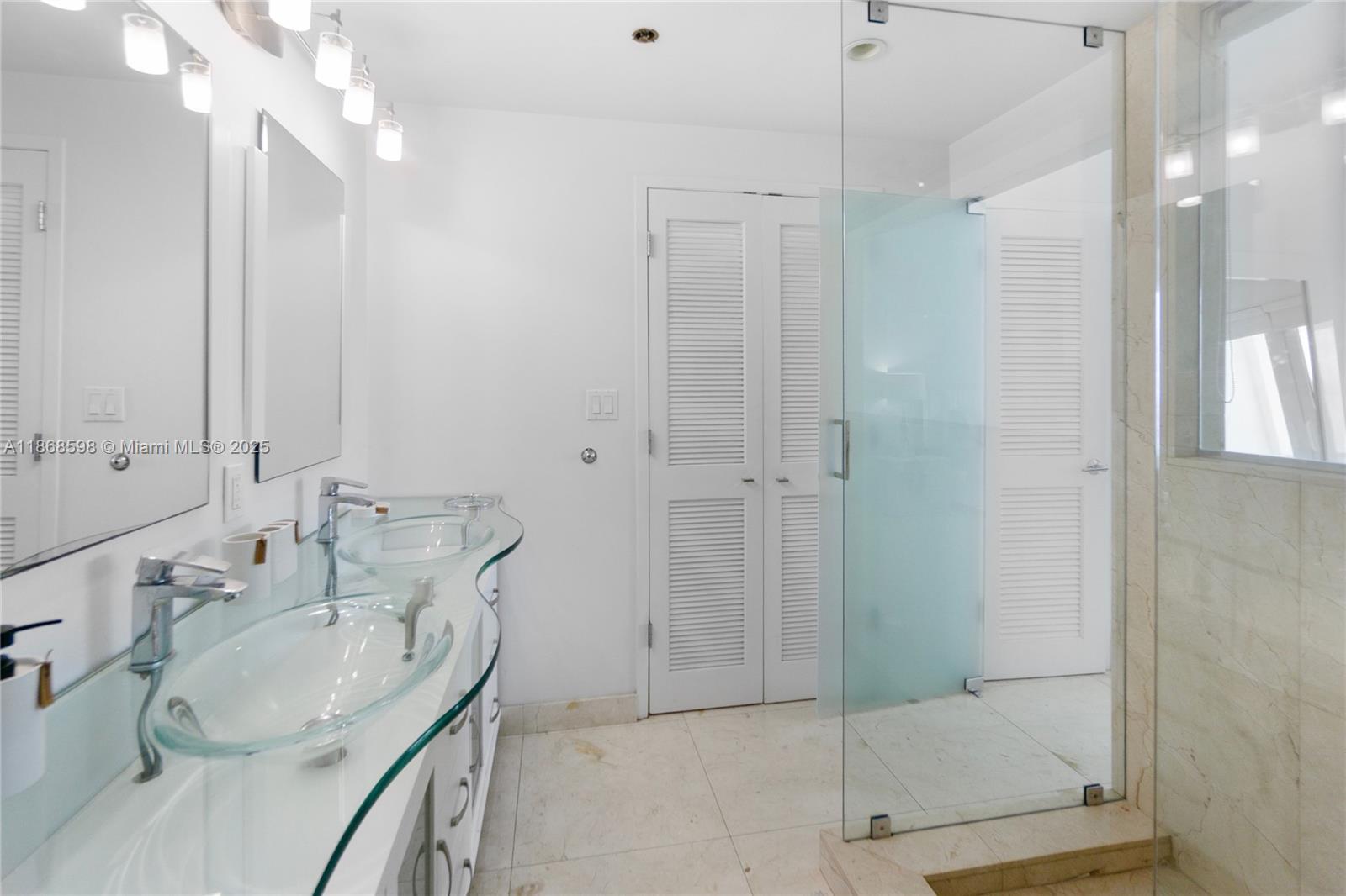 THE DECOPLAGE CONDO - Residential