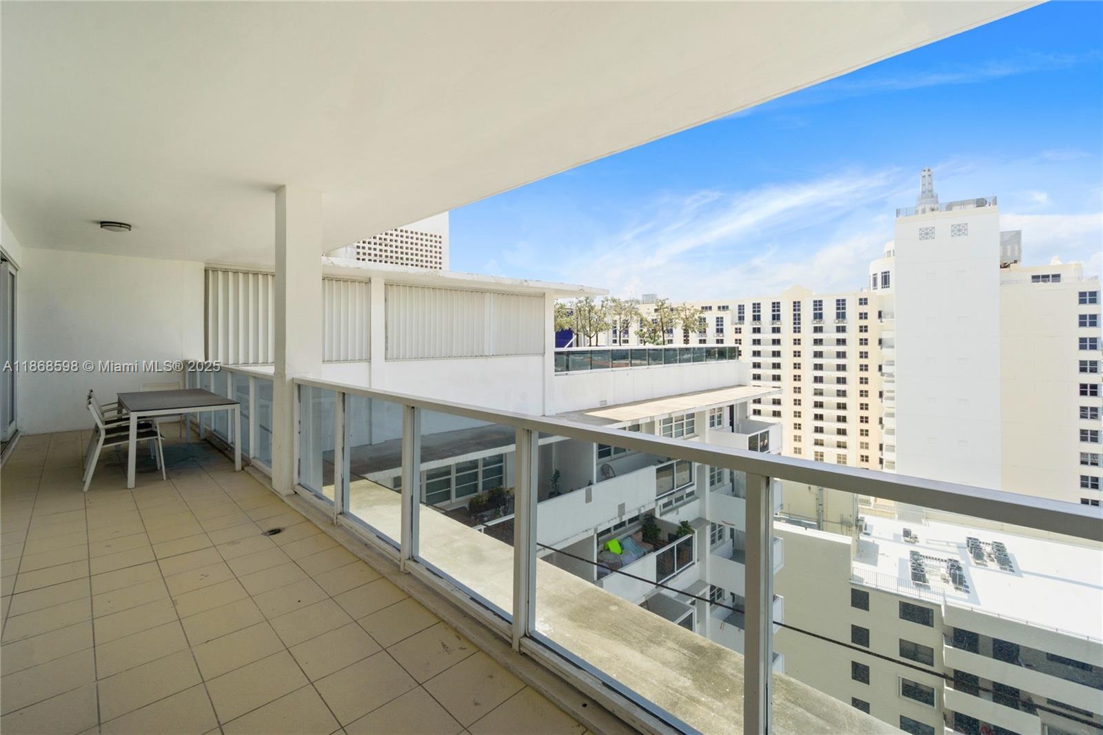 THE DECOPLAGE CONDO - Residential