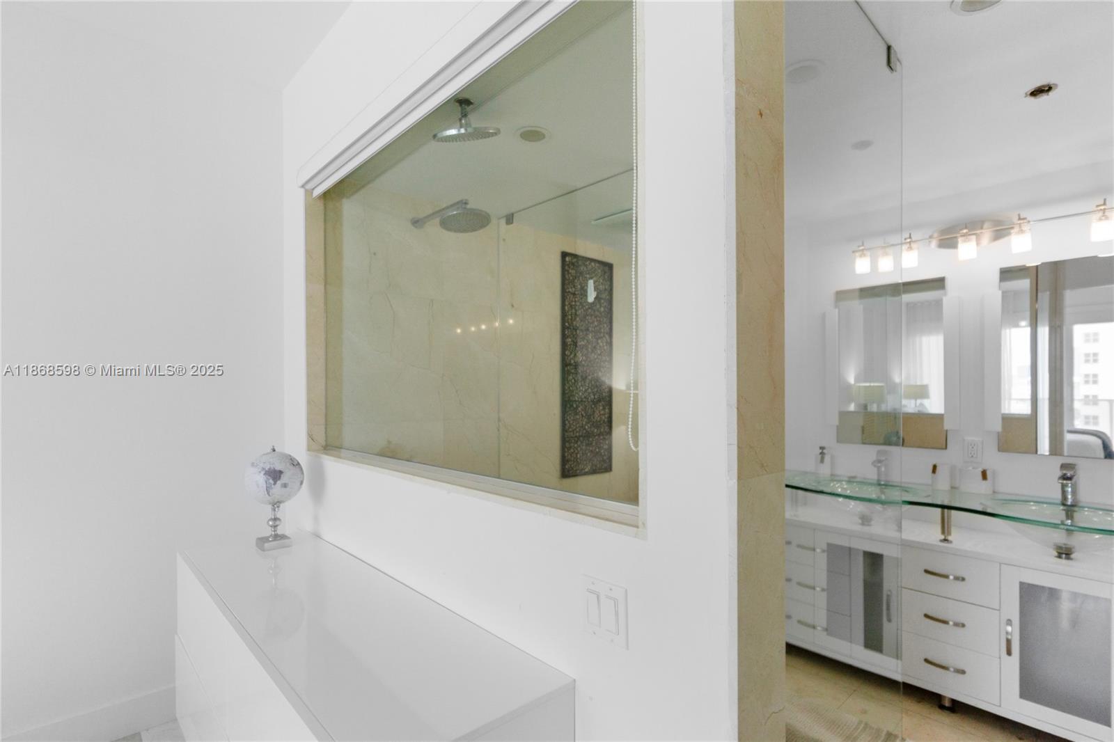 THE DECOPLAGE CONDO - Residential