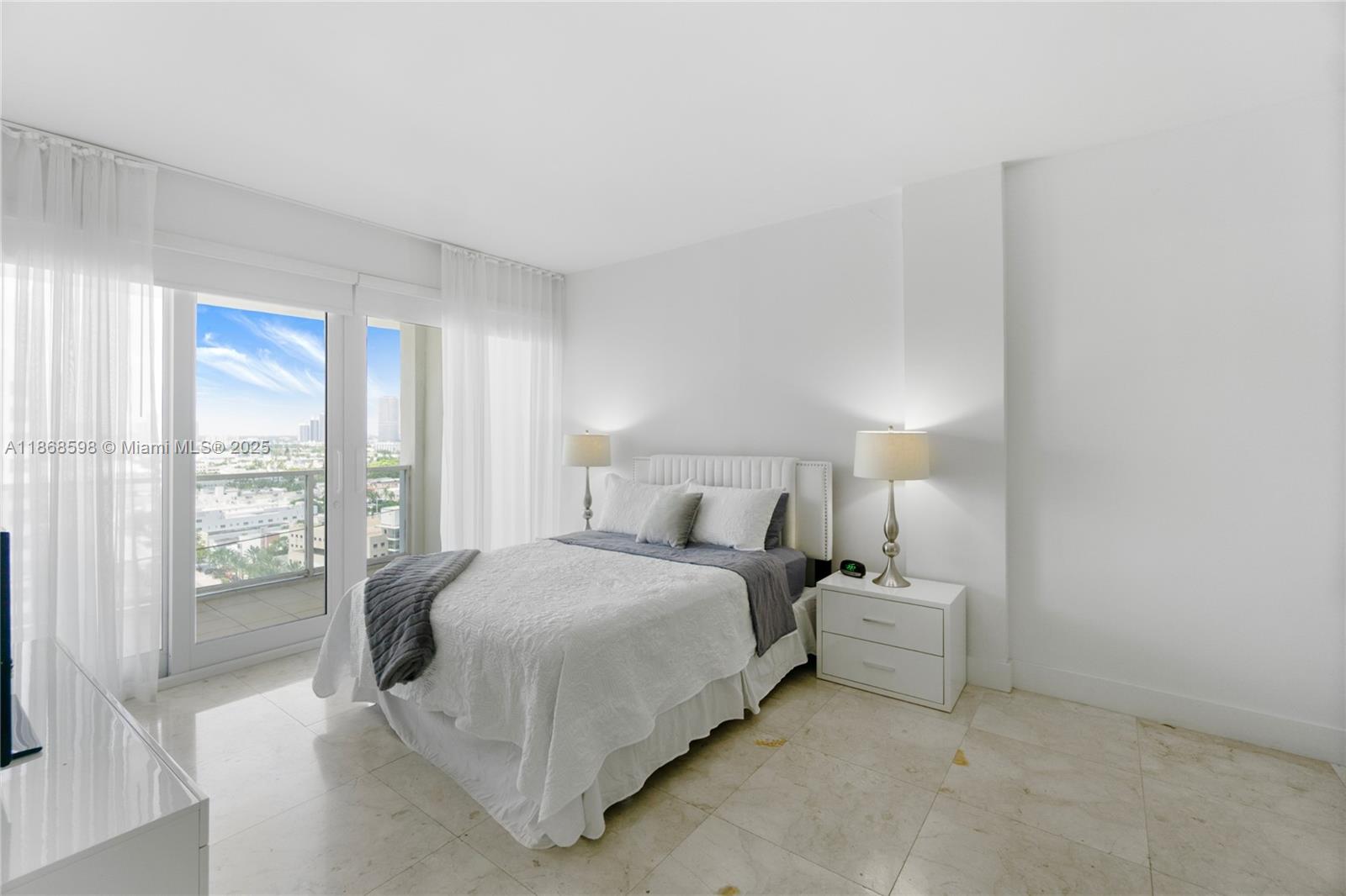 THE DECOPLAGE CONDO - Residential