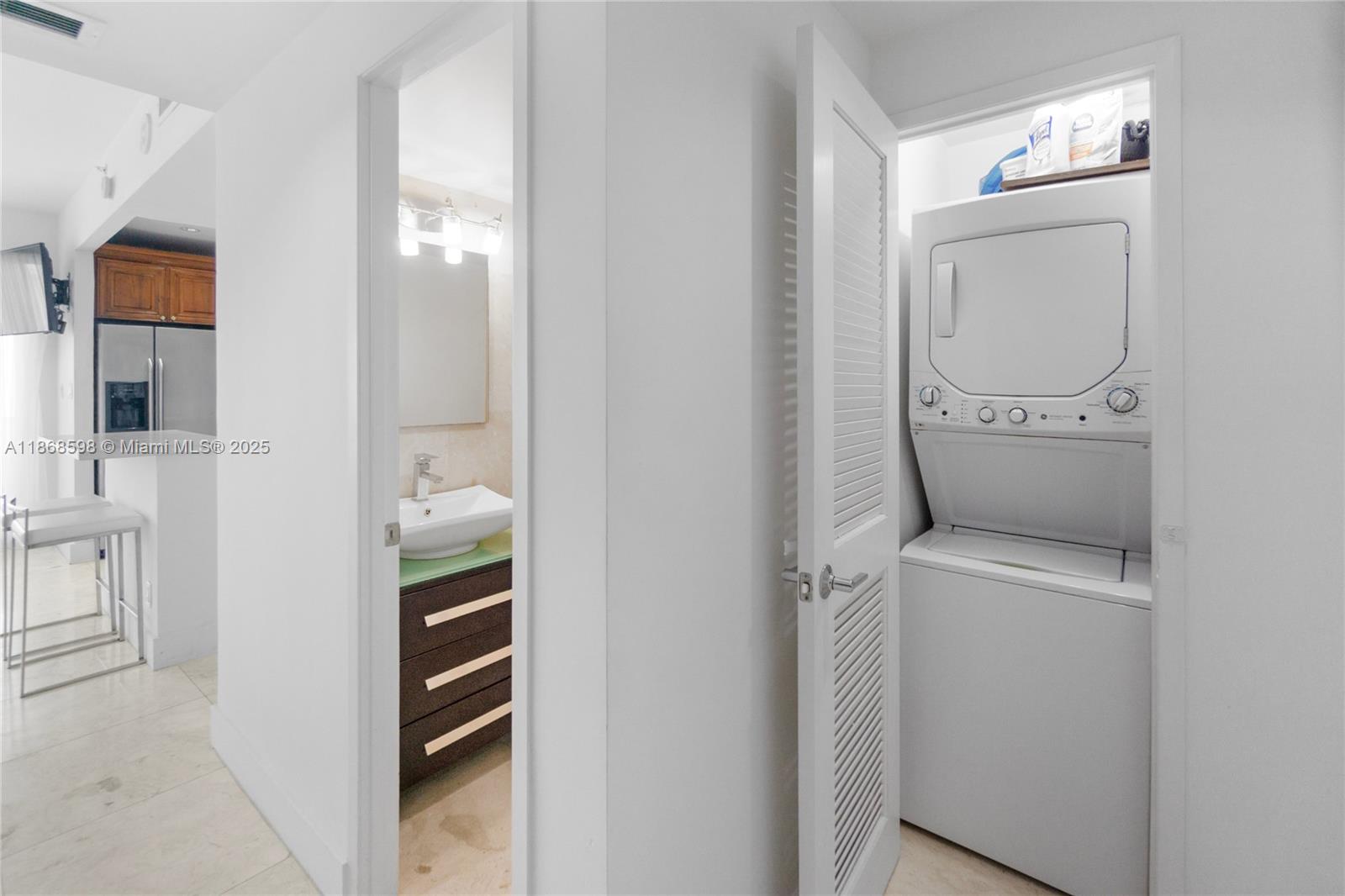 THE DECOPLAGE CONDO - Residential