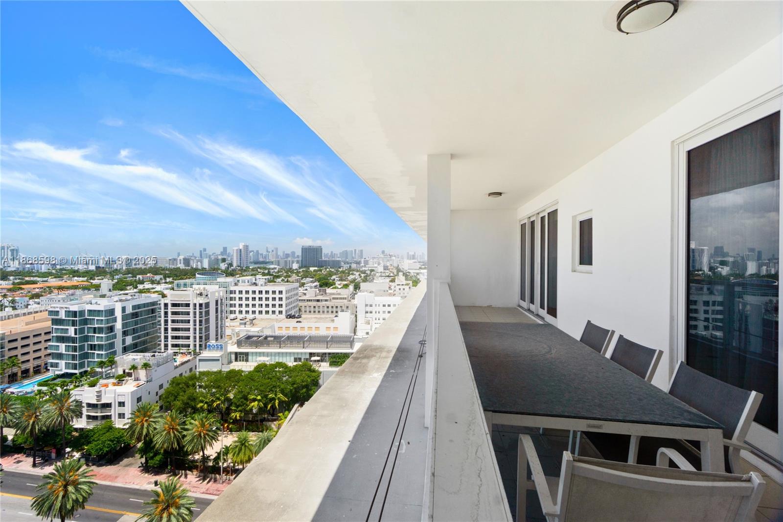 THE DECOPLAGE CONDO - Residential