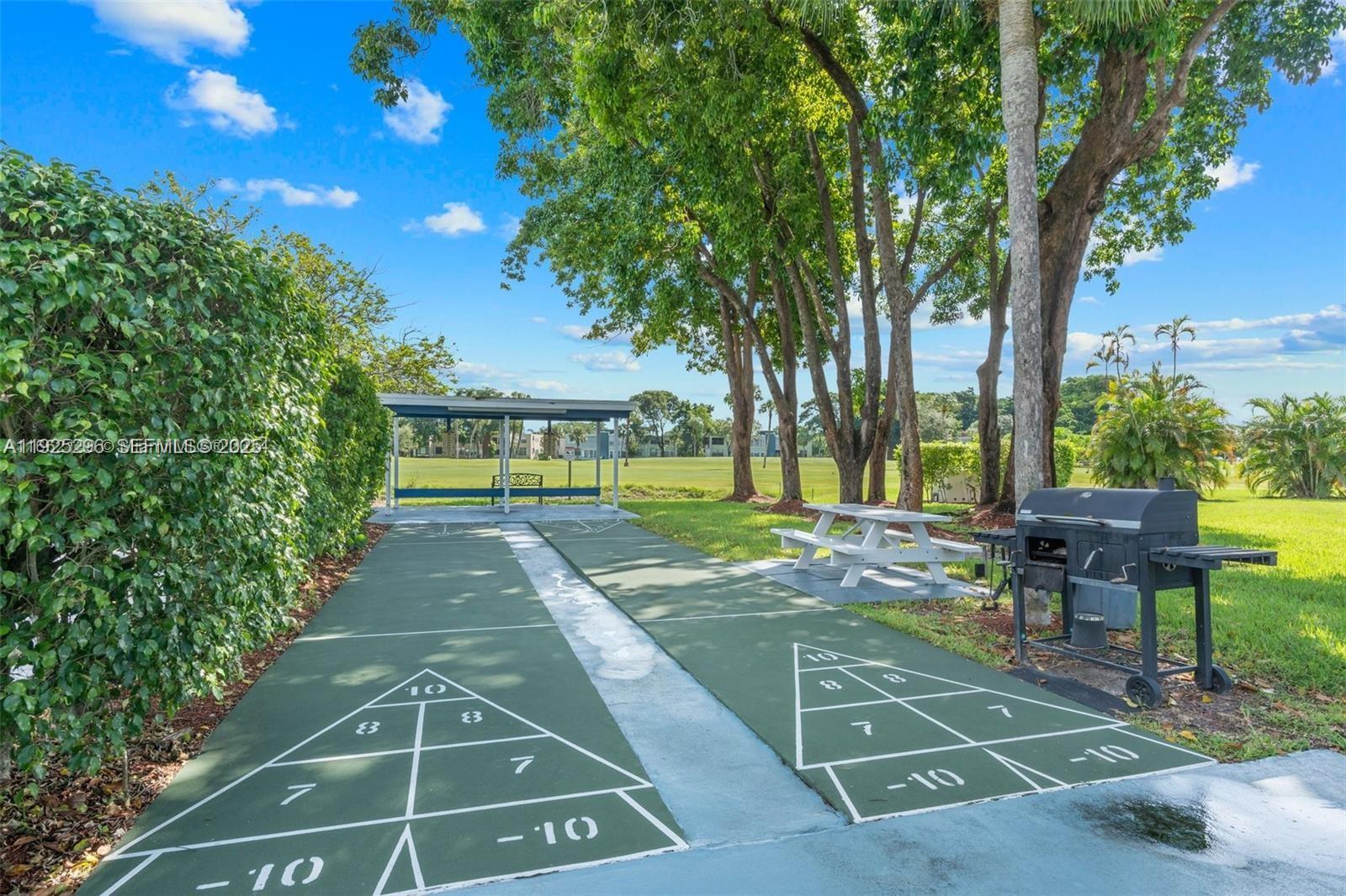1 OF PALM SPRINGS 2 CONDO - Residential Lease