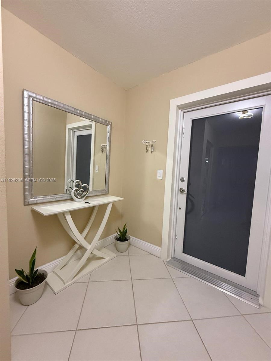 1 OF PALM SPRINGS 2 CONDO - Residential Lease