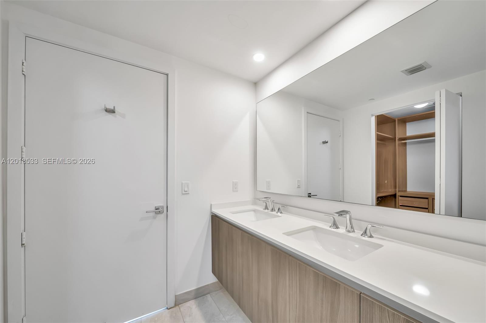 ARIA ON THE BAY CONDO - Residential