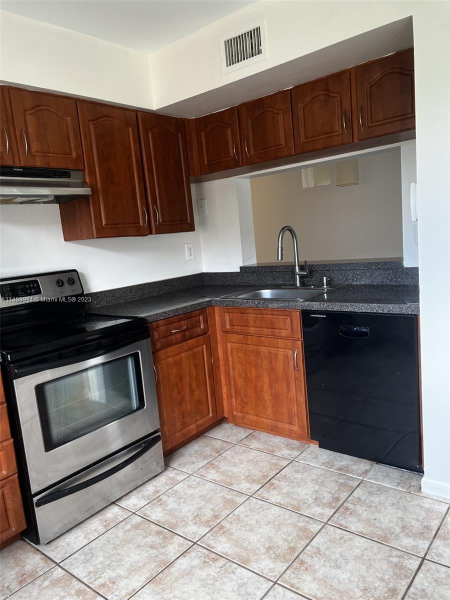 COLONNADES CONDO - Residential Lease