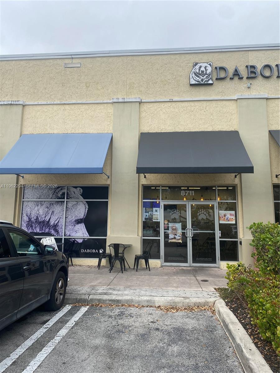 For Sale: Well-Known Boba Tea Shop in Kendall, Miami
Established and popular boba tea (bubble tea) business located in the heart of Kendall, Miami-Dade County.This fully equipped shop operates under the recognized brand Daboba and offers a wide variety of milk teas, fruit teas, and specialty drinks.
Prime location with strong foot traffic, excellent visibility, and steady sales.
-key operation — ideal for an owner-operator or investor please do not disturb employees
Only by appointment