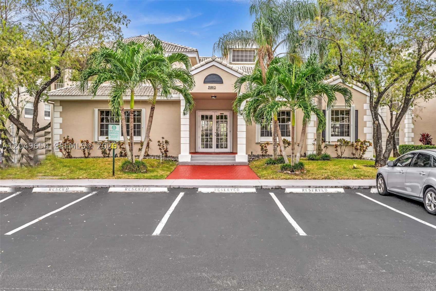 LAKEVIEW CLUB CONDO - Residential Lease