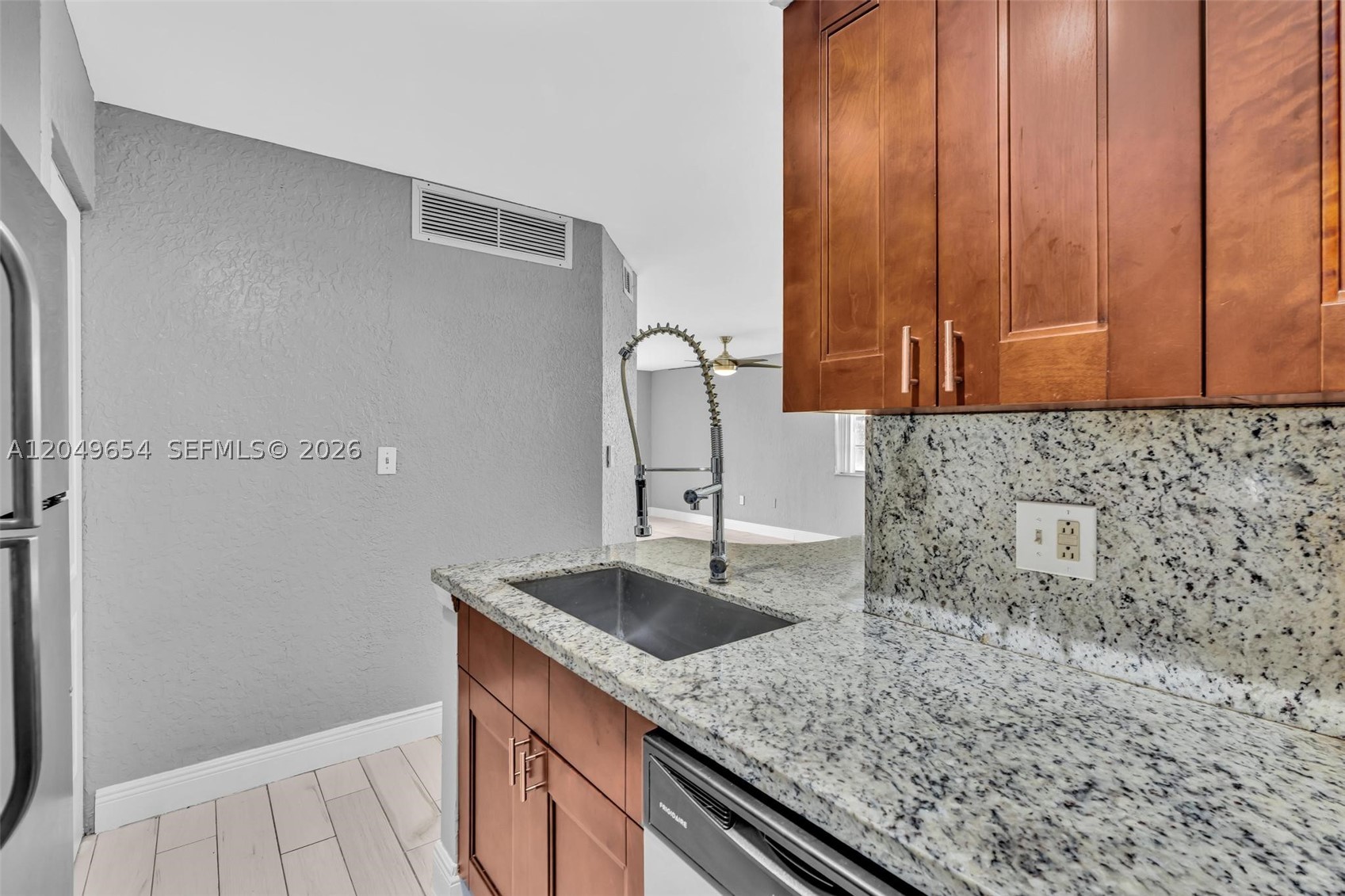 LAKEVIEW CLUB CONDO - Residential Lease
