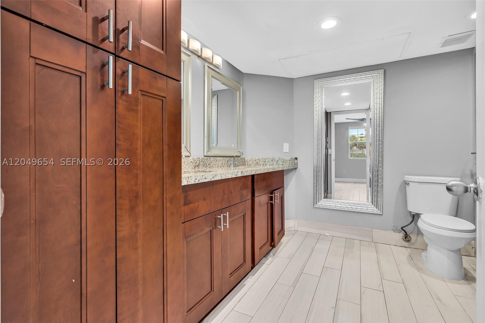 LAKEVIEW CLUB CONDO - Residential Lease