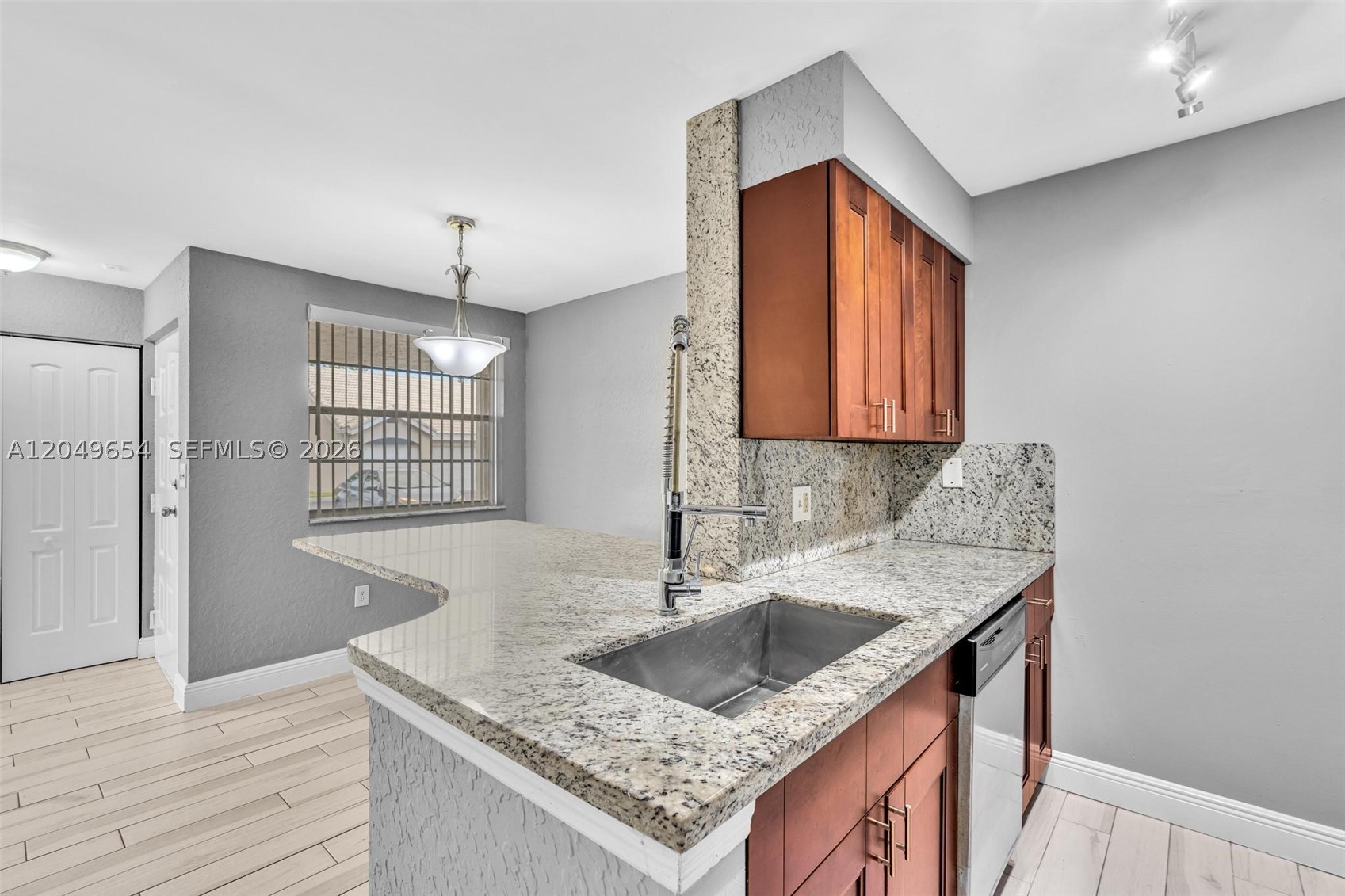 LAKEVIEW CLUB CONDO - Residential Lease