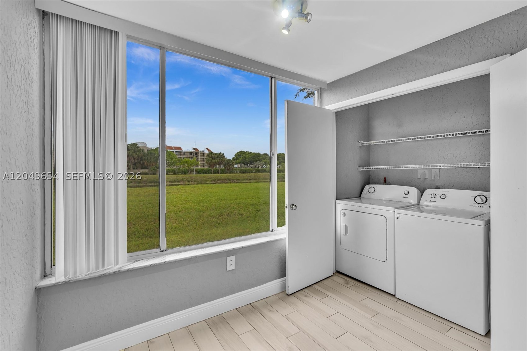 LAKEVIEW CLUB CONDO - Residential Lease