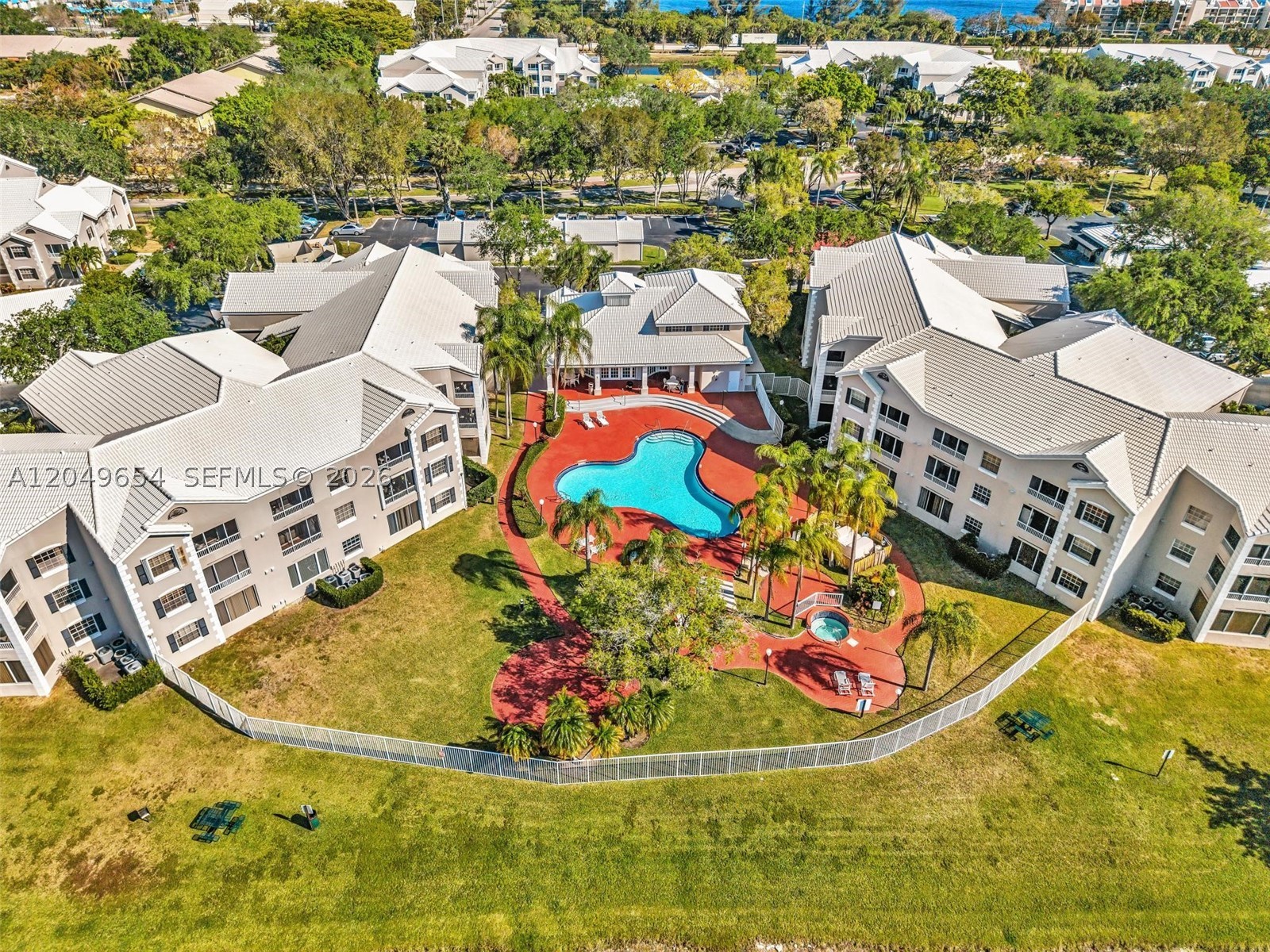 LAKEVIEW CLUB CONDO - Residential Lease
