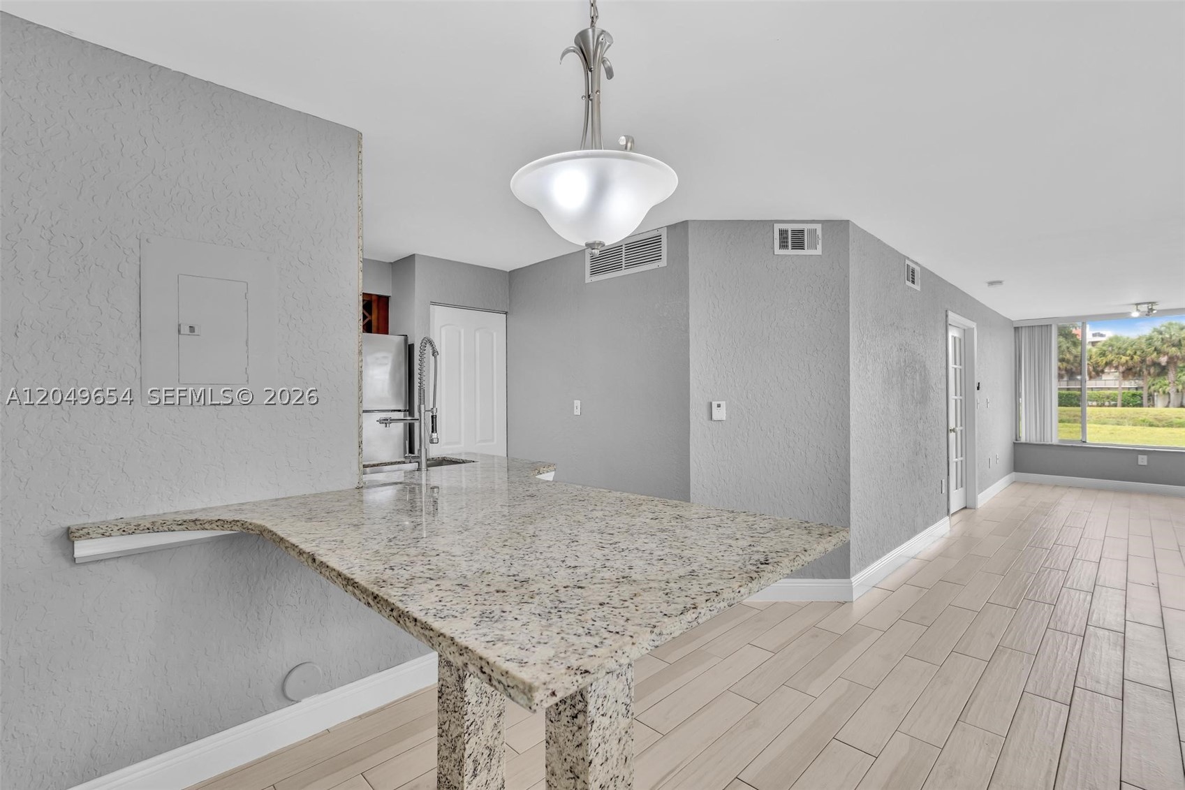 LAKEVIEW CLUB CONDO - Residential Lease