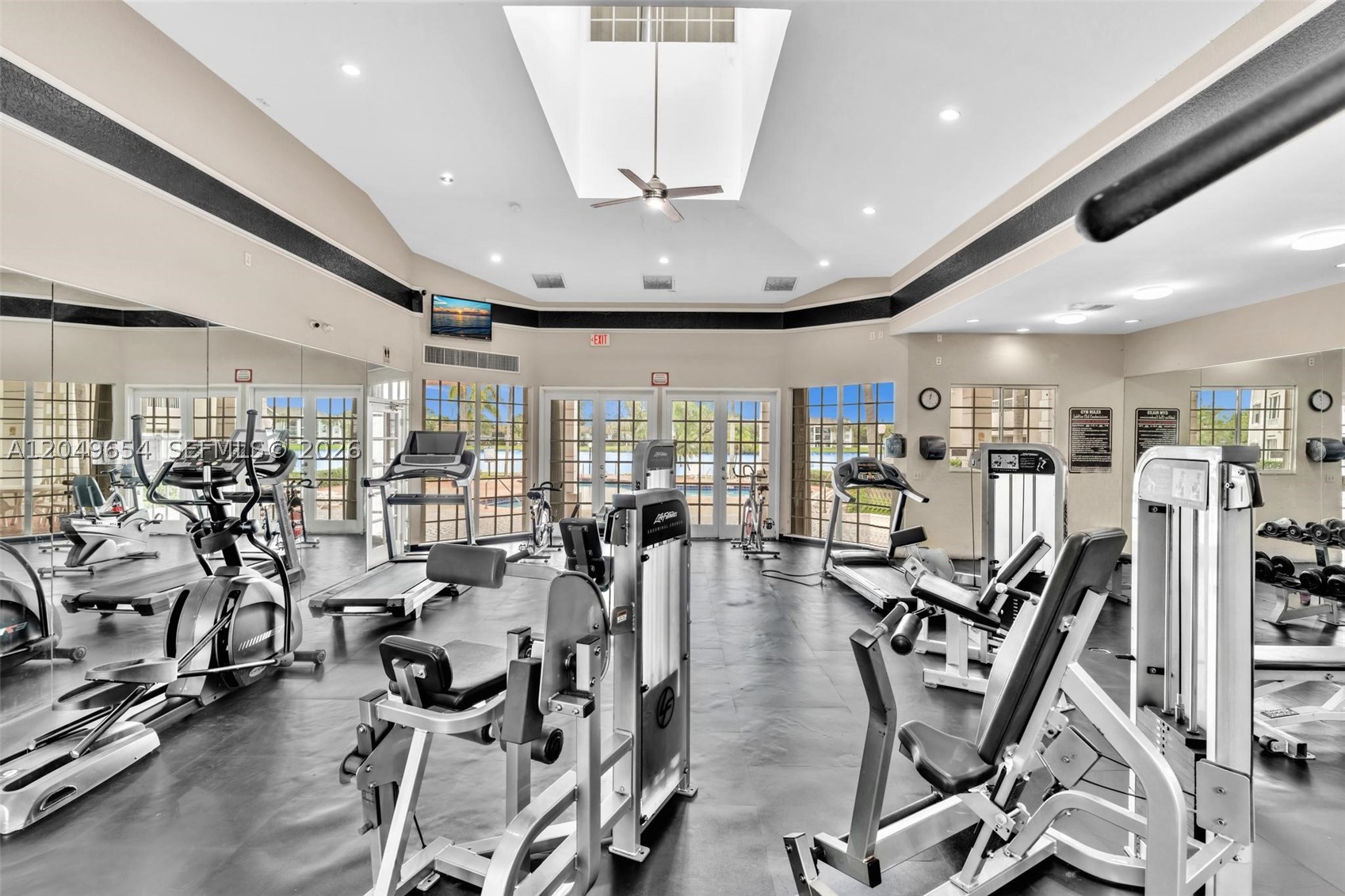 LAKEVIEW CLUB CONDO - Residential Lease