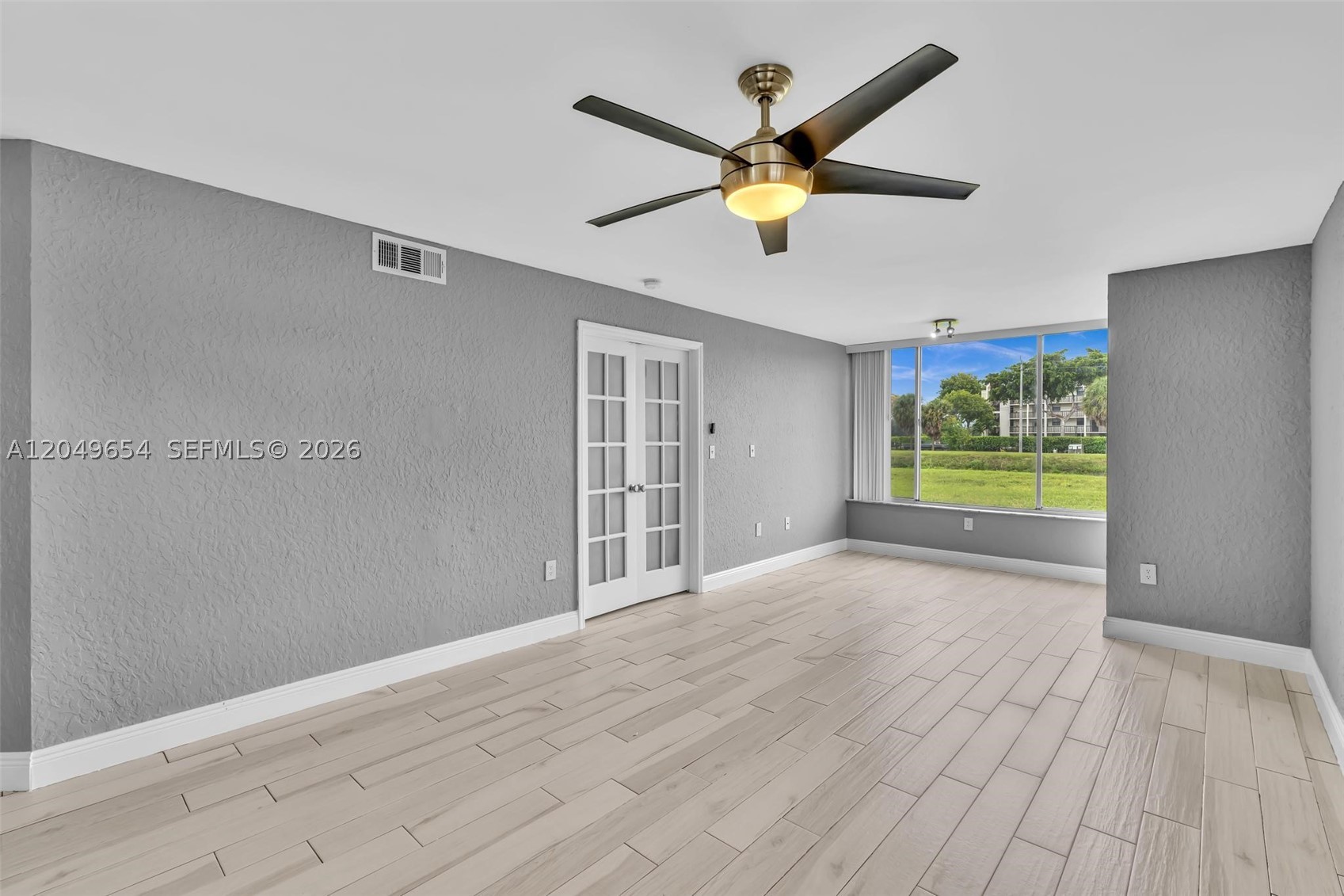 LAKEVIEW CLUB CONDO - Residential Lease