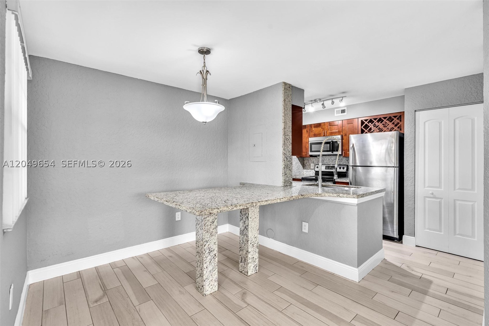 LAKEVIEW CLUB CONDO - Residential Lease