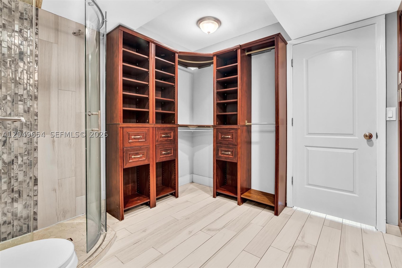 LAKEVIEW CLUB CONDO - Residential Lease