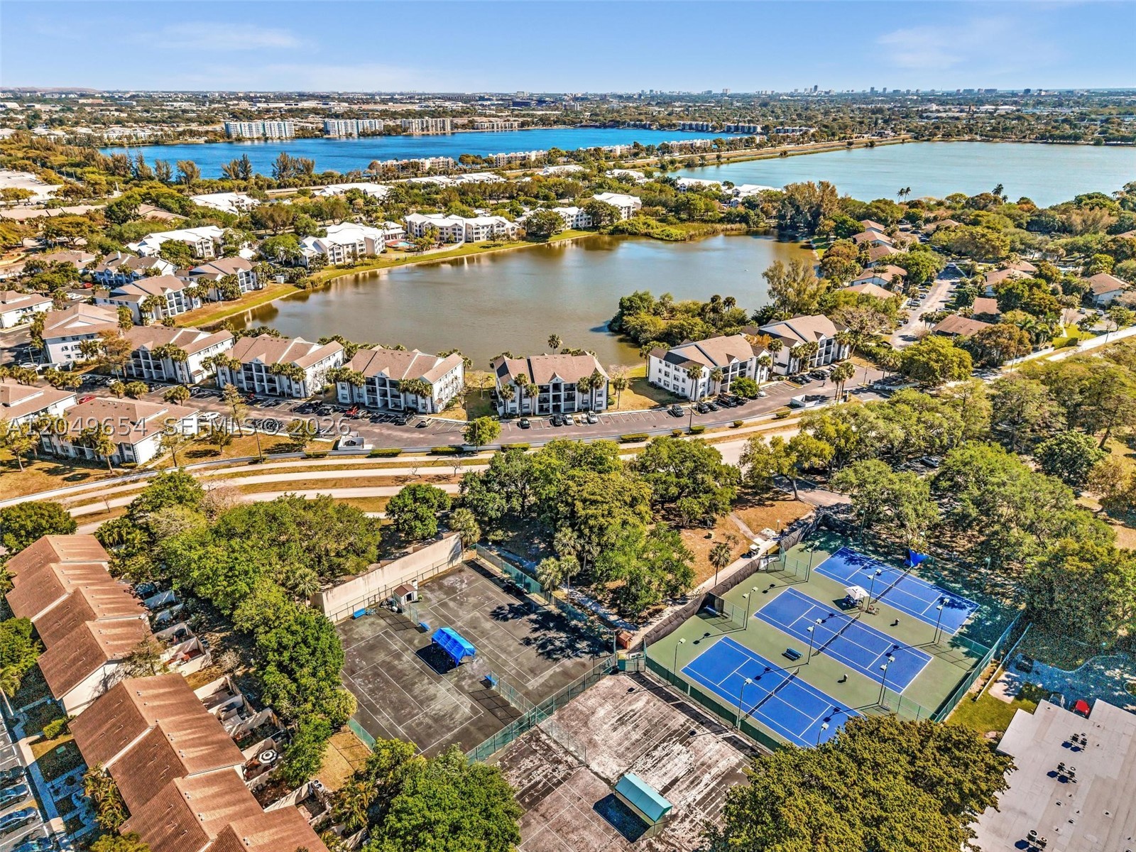 LAKEVIEW CLUB CONDO - Residential Lease