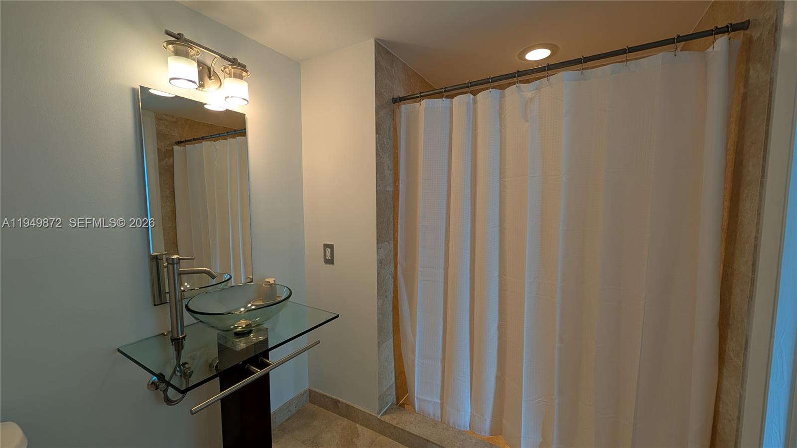 WIND CONDO - Residential