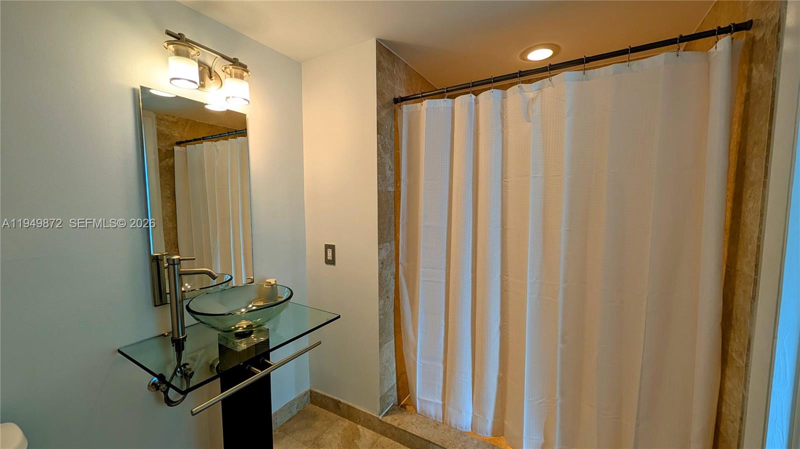 WIND CONDO - Residential
