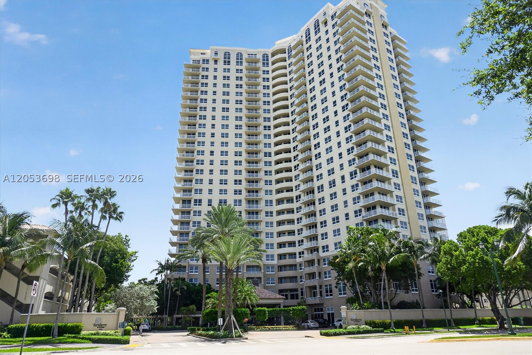 Looking for a 1BR/1BA condo with a most expansive view of Turnberry Golf course and the ocean and in walking distance to all shopping and the Don Soffer Exercise Trail?  Then look no further than this upgraded, 860sf, 24th floor unit with beautiful wood flooring, an open kitchen and all new appliances and A/C. Turnberry on the Green is a beautifully kept 24-year-old, full service luxury building with no current work or assessments.  Enjoy the lush pool and barbecue areas on the golf course,  a children’s pool and playground, a well equipped 2 story gym  with sauna & yoga classes and upgraded community rooms. Enjoy this great central location in Aventura. Easy to show.