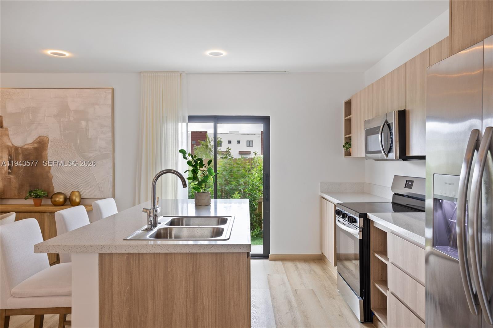 ALPHAVILLE II CONDO - Residential