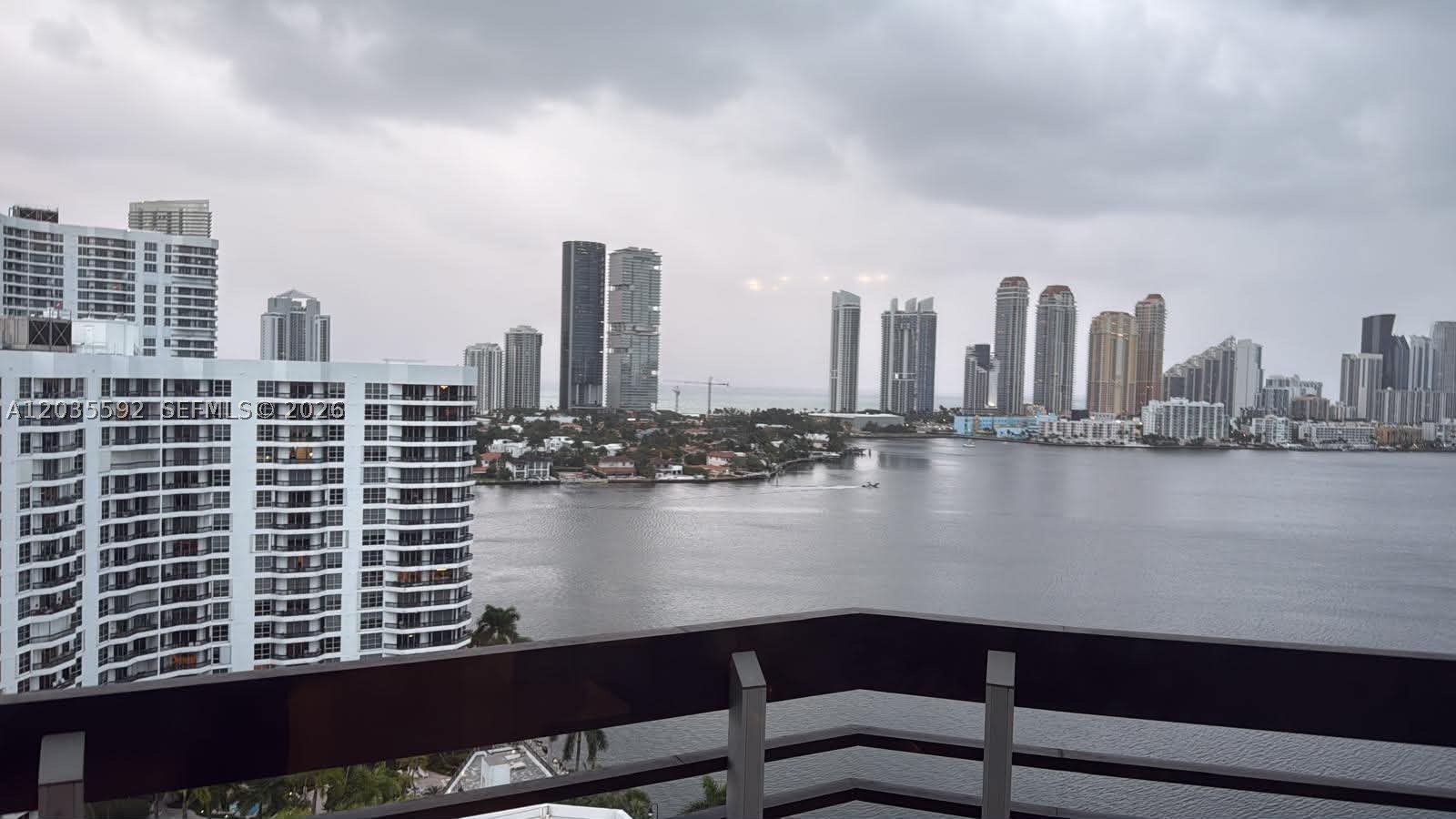 MYSTIC POINTE TOWER 500 C - Residential