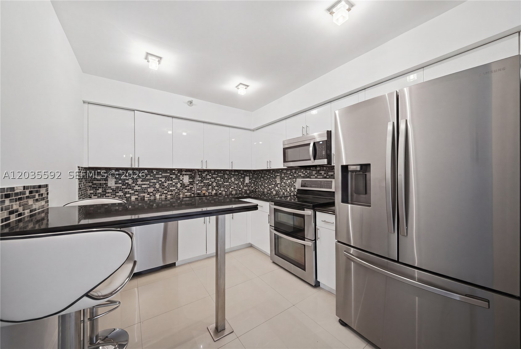 MYSTIC POINTE TOWER 500 C - Residential