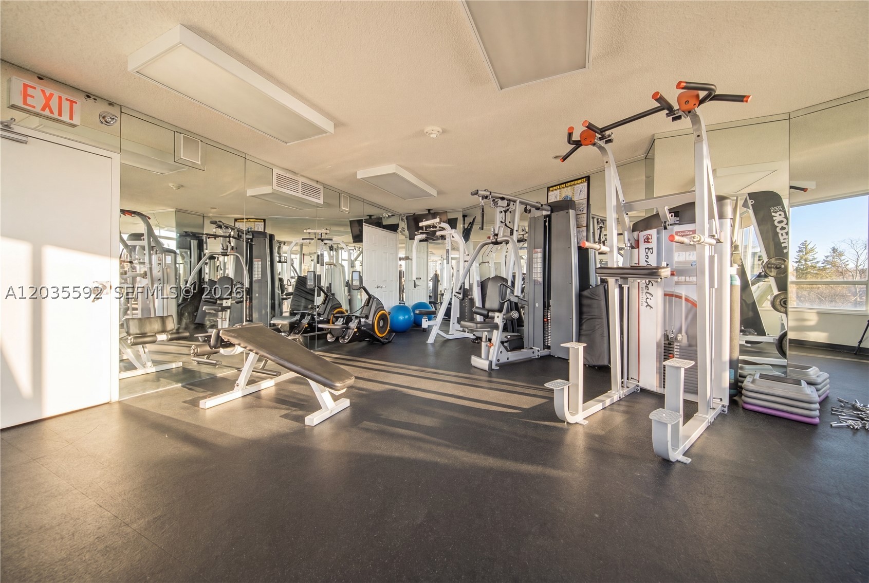 MYSTIC POINTE TOWER 500 C - Residential