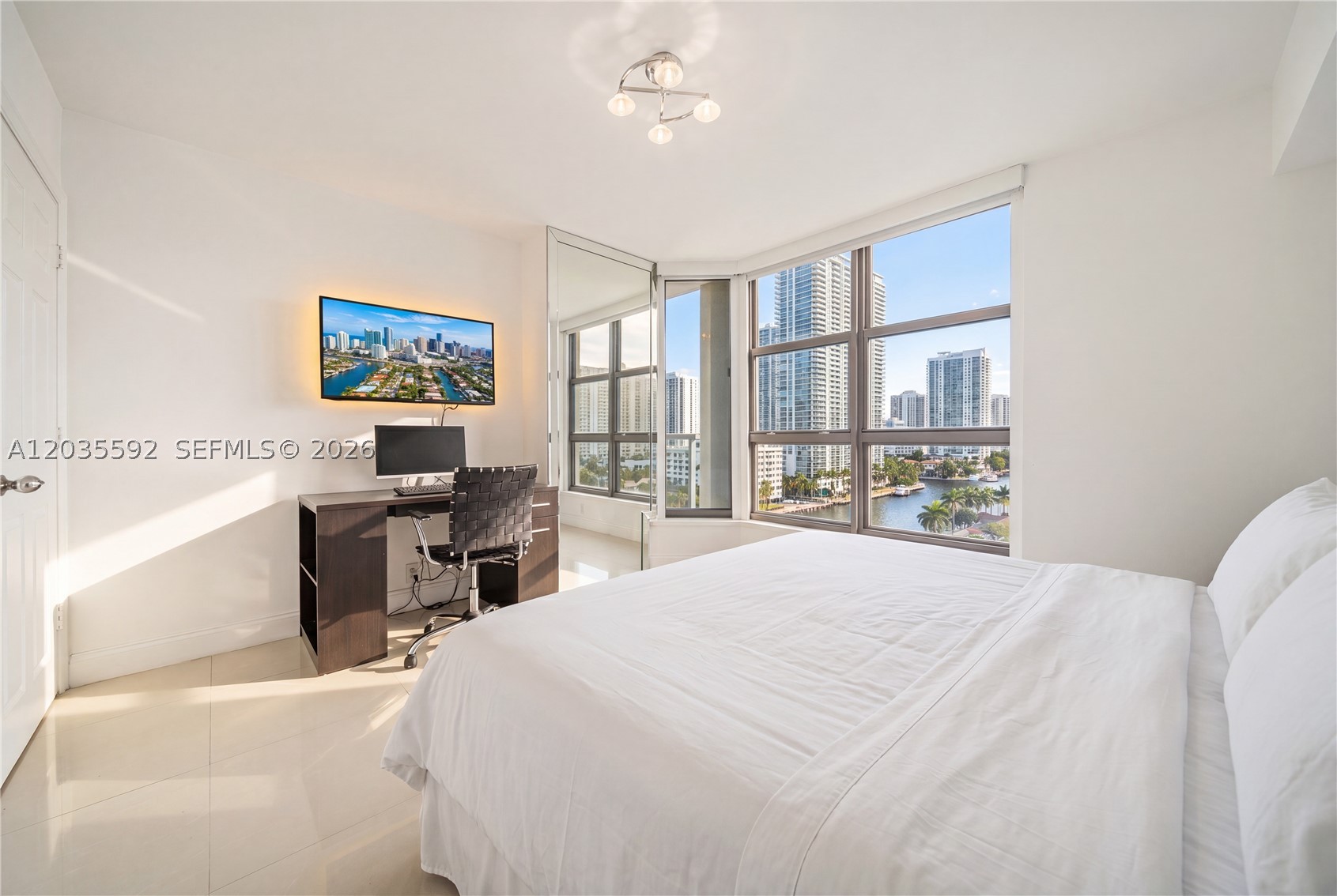 MYSTIC POINTE TOWER 500 C - Residential