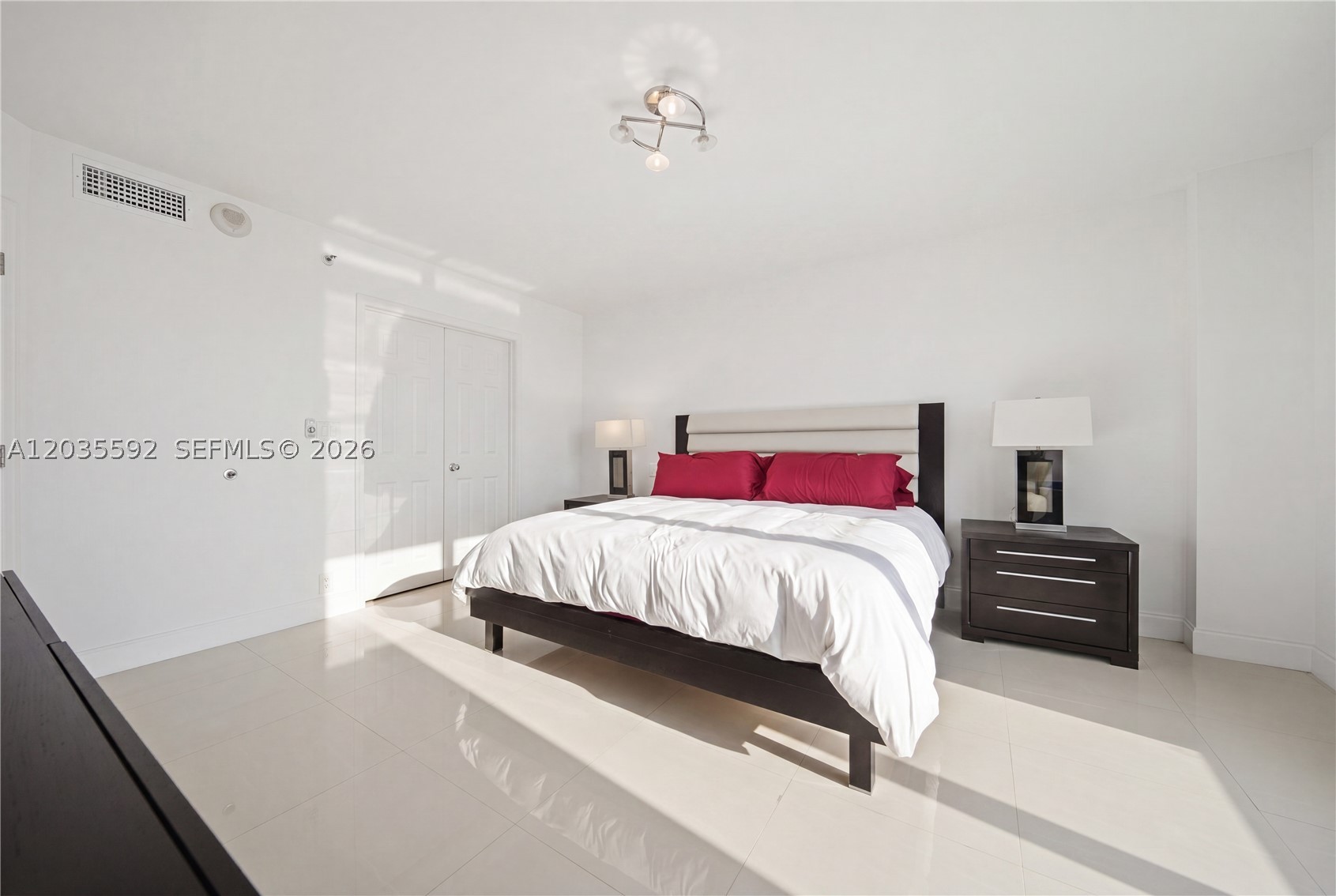 MYSTIC POINTE TOWER 500 C - Residential