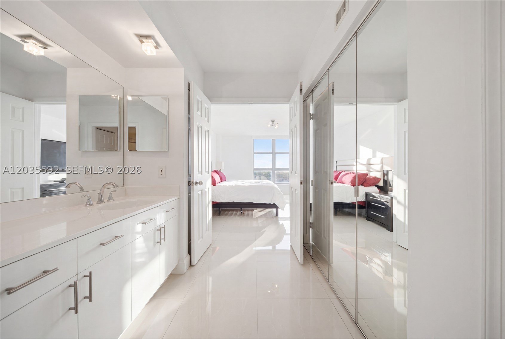 MYSTIC POINTE TOWER 500 C - Residential