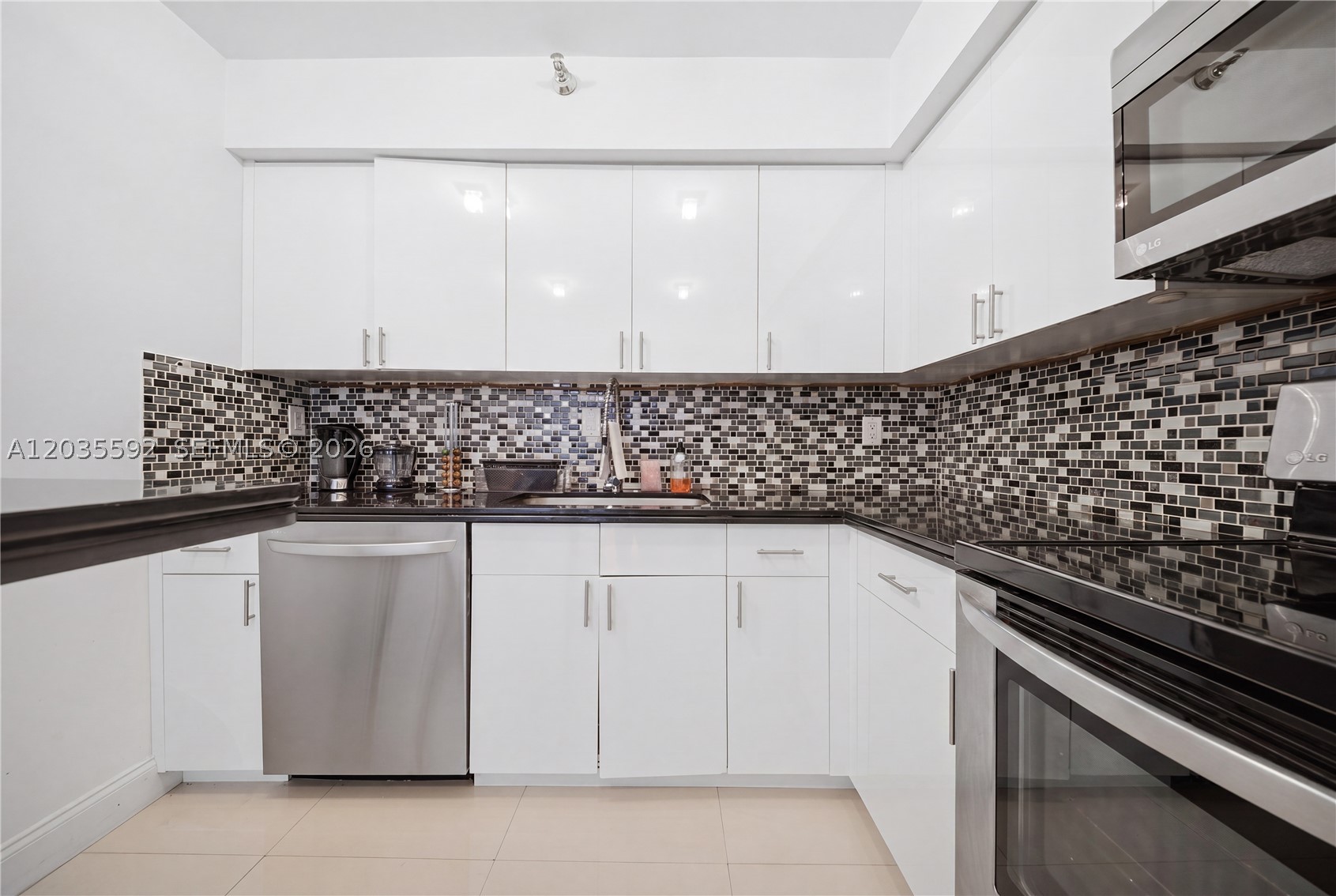 MYSTIC POINTE TOWER 500 C - Residential
