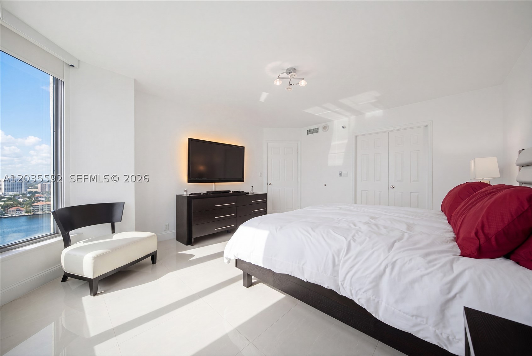 MYSTIC POINTE TOWER 500 C - Residential