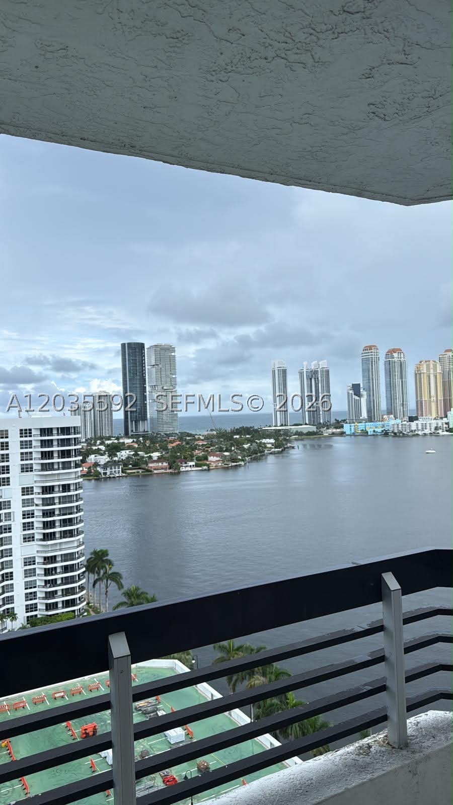 MYSTIC POINTE TOWER 500 C - Residential