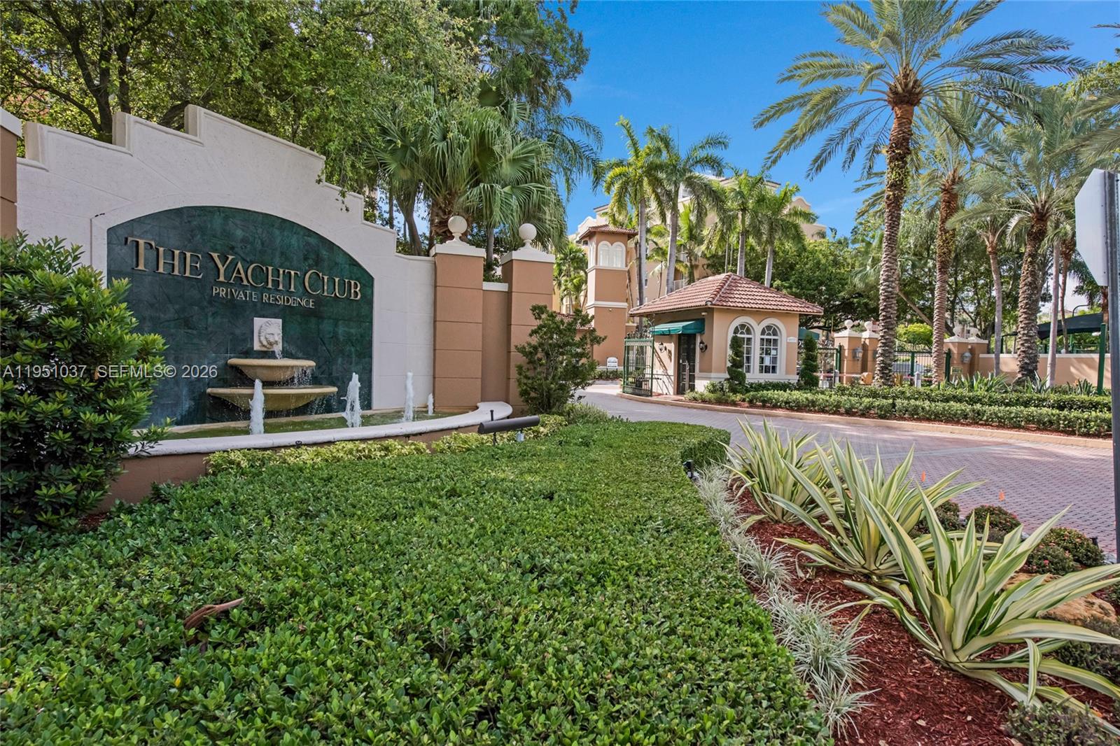 THE YACHT CLUB AT AVENTURA - Residential