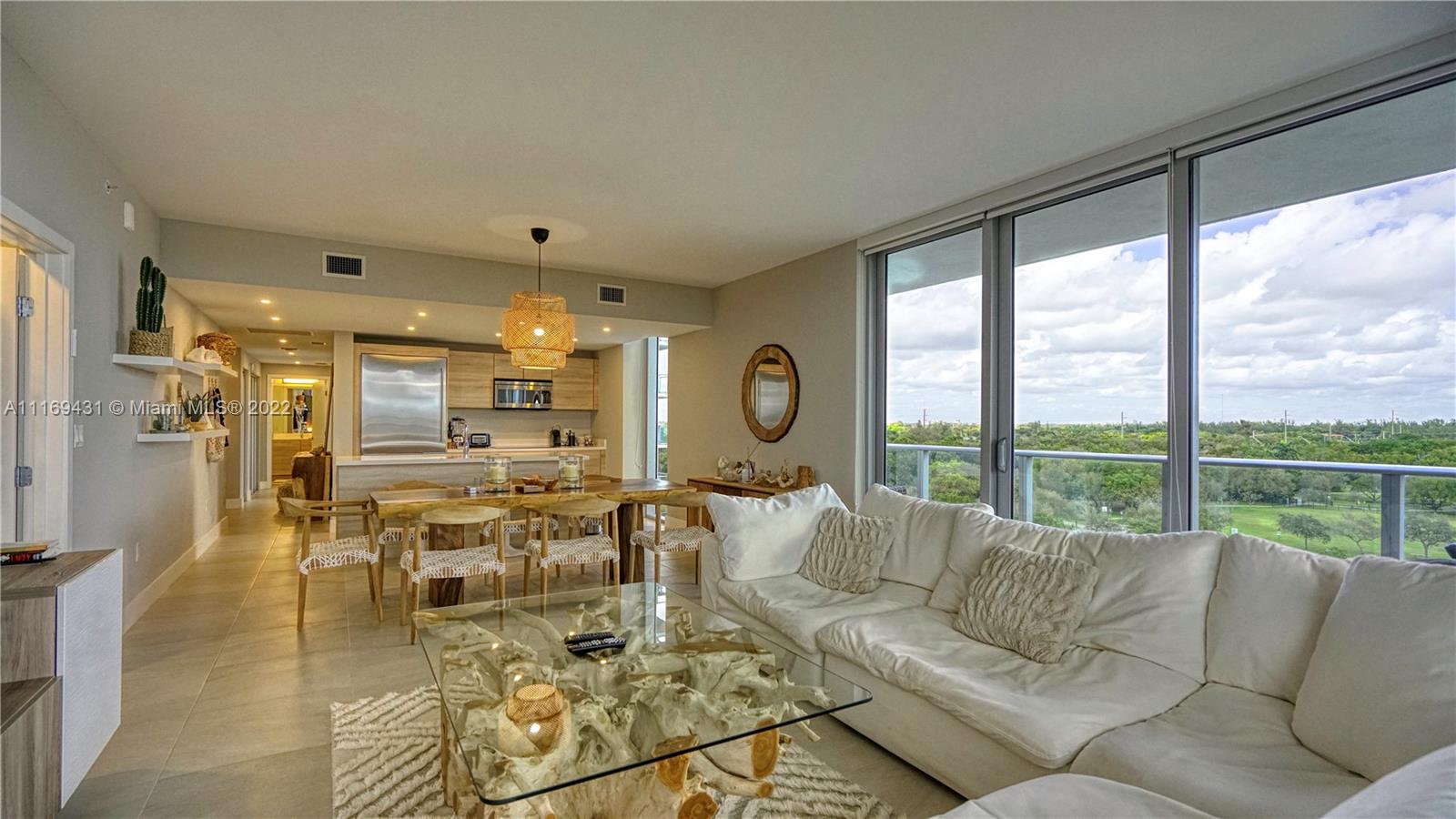 THE HARBOUR SOUTH CONDO - Residential