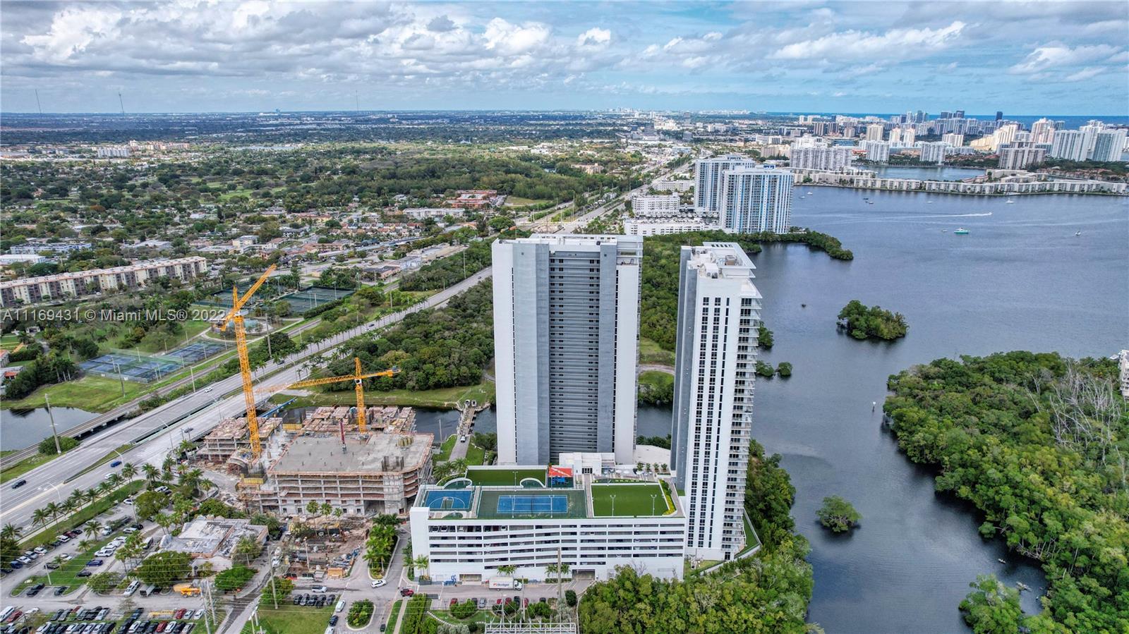 THE HARBOUR SOUTH CONDO - Residential