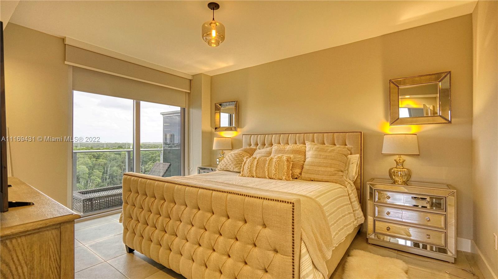 THE HARBOUR SOUTH CONDO - Residential