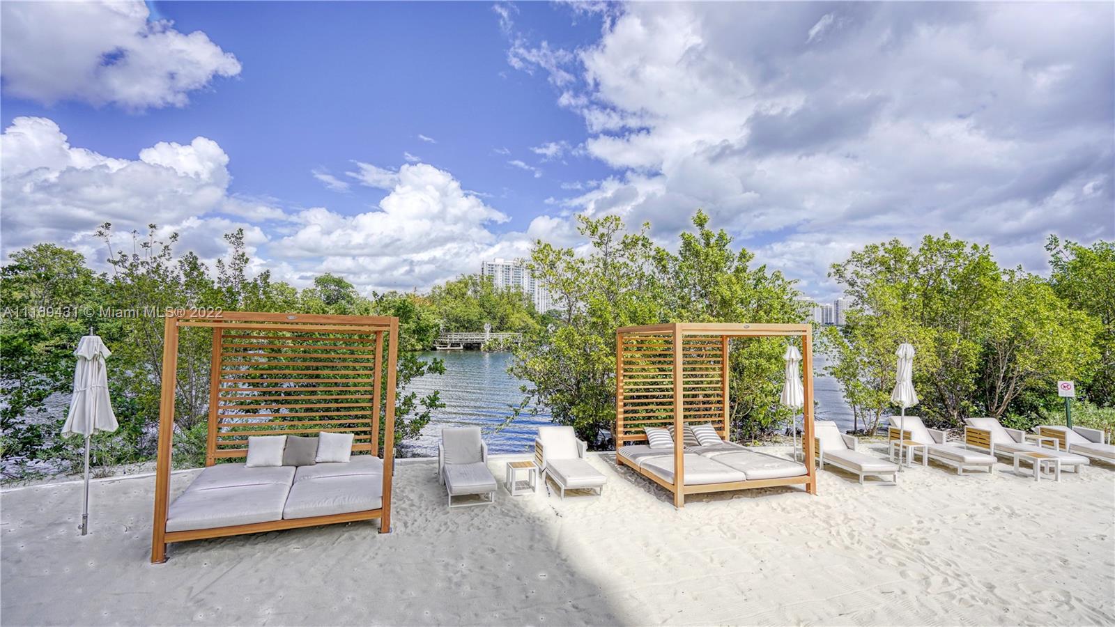 THE HARBOUR SOUTH CONDO - Residential