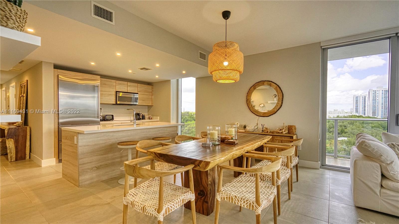 THE HARBOUR SOUTH CONDO - Residential