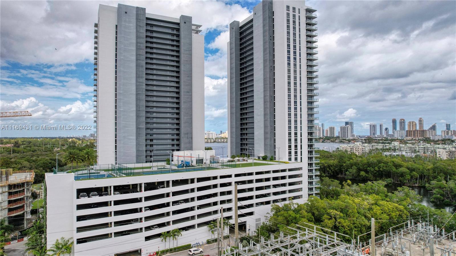 THE HARBOUR SOUTH CONDO - Residential