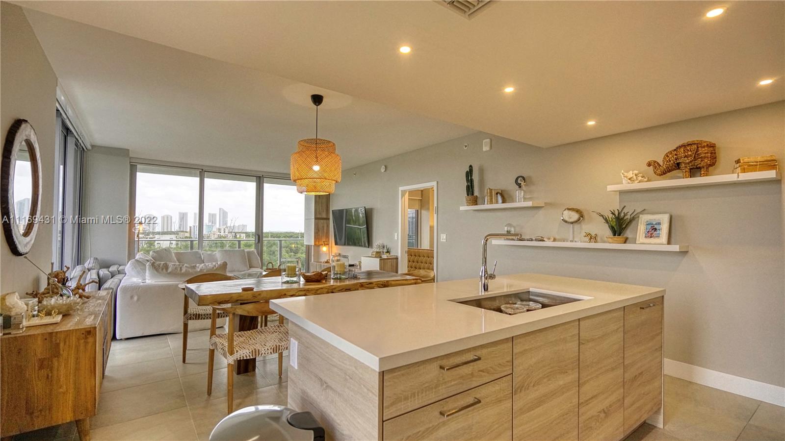 THE HARBOUR SOUTH CONDO - Residential