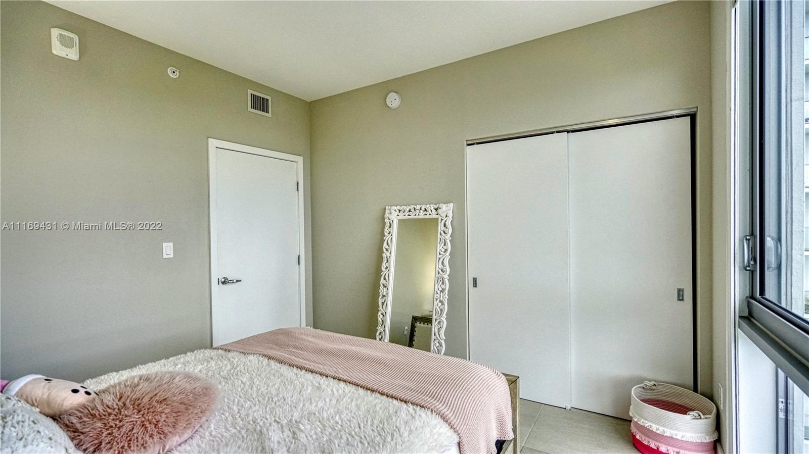 THE HARBOUR SOUTH CONDO - Residential