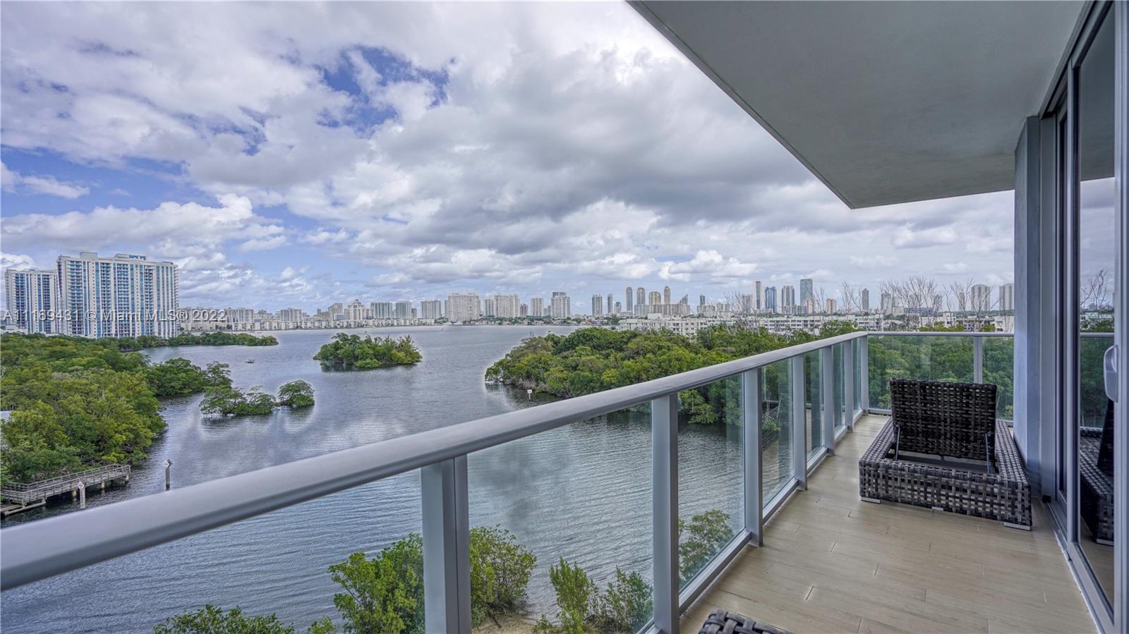 THE HARBOUR SOUTH CONDO - Residential