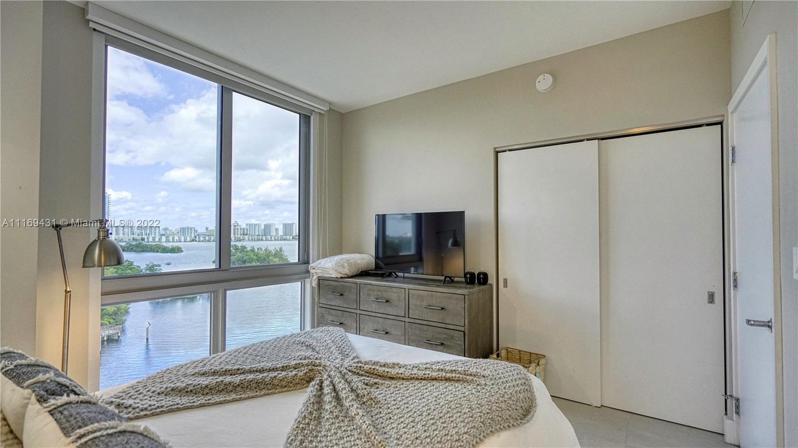 THE HARBOUR SOUTH CONDO - Residential