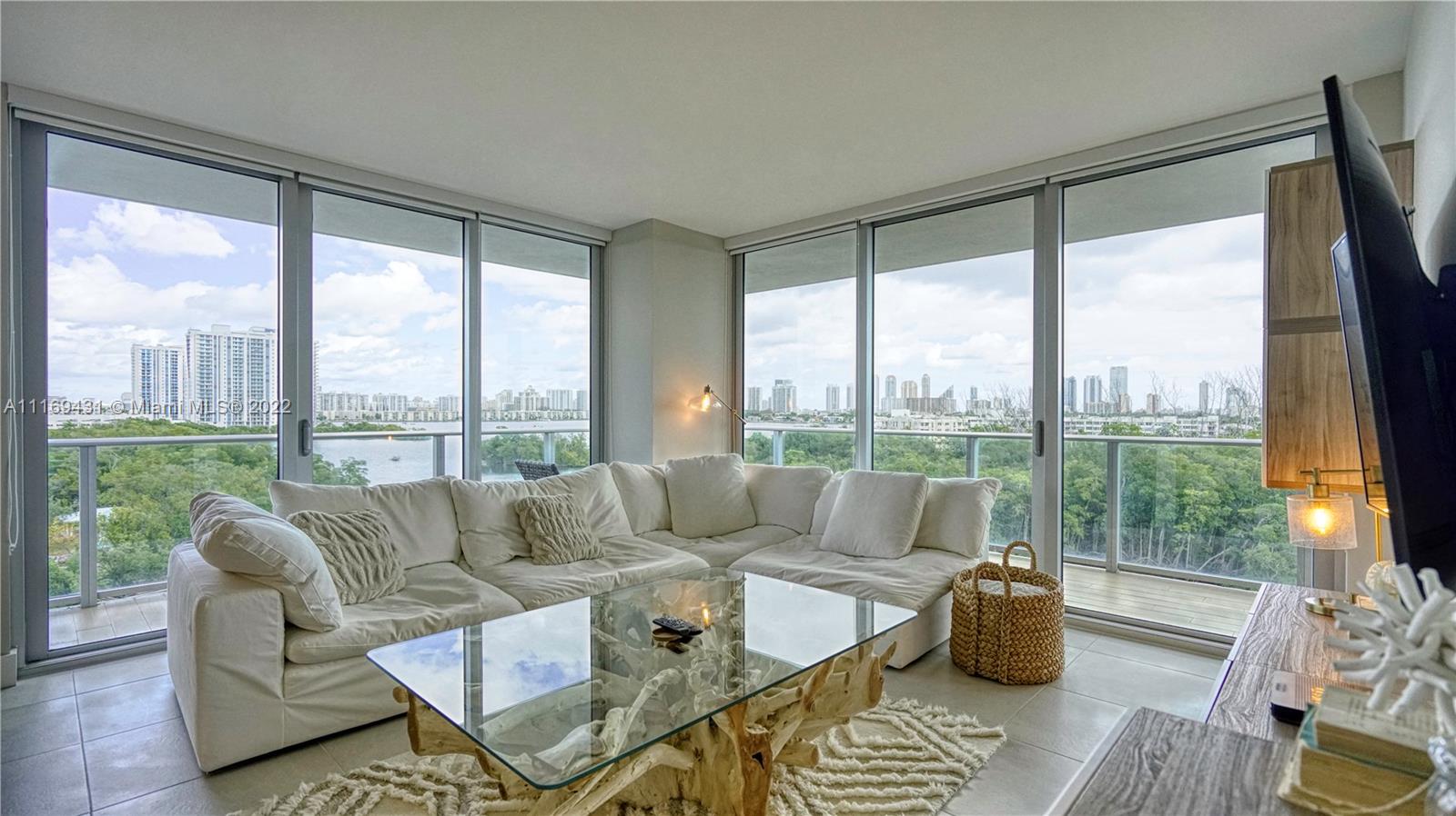 THE HARBOUR SOUTH CONDO - Residential